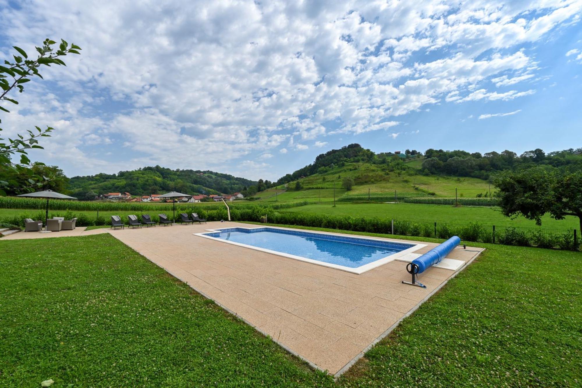Ruralna Kuca 'Villa Zagorka' Za Odmor Sa Bazenom I Bocalistem Donja Pacetina Extérieur photo