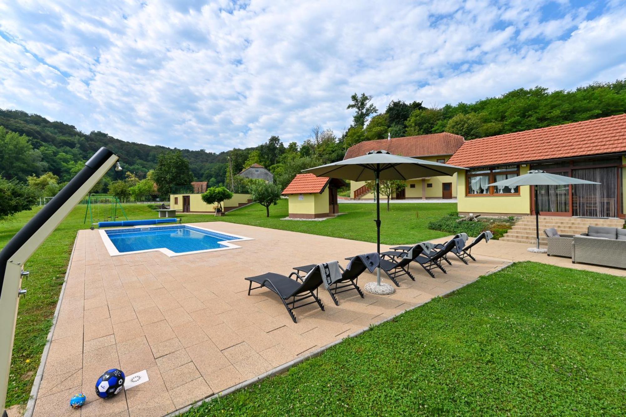 Ruralna Kuca 'Villa Zagorka' Za Odmor Sa Bazenom I Bocalistem Donja Pacetina Extérieur photo